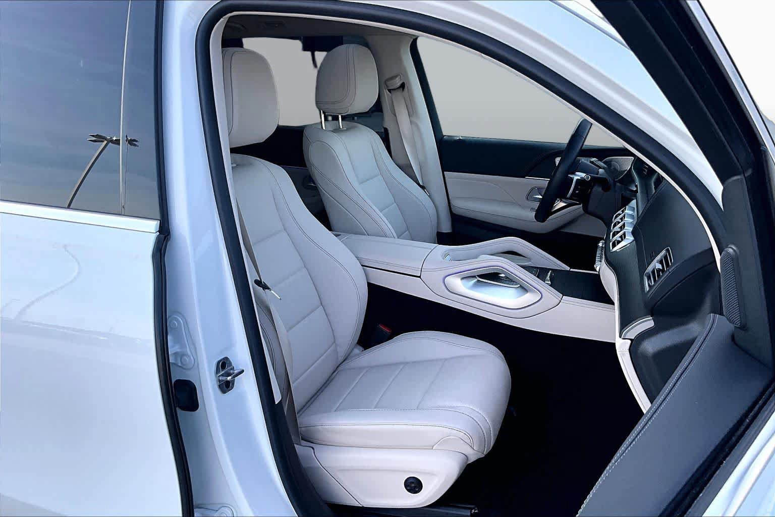 Used 2025 Mercedes-Benz GLS 450 4MATIC image 9