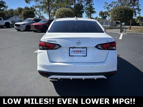 Used 2022 Nissan Versa SV w/ Trunk Package image 5