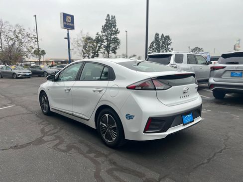 Used 2020 Hyundai Ioniq SE image 5