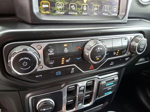 Used 2023 Jeep Wrangler Unlimited Sahara w/ Cold Weather Group AWD/4WD image 16