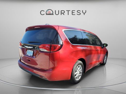 New 2026 Chrysler Voyager LX image 3