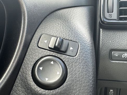 Used 2018 Nissan Rogue Sport S AWD/4WD image 17