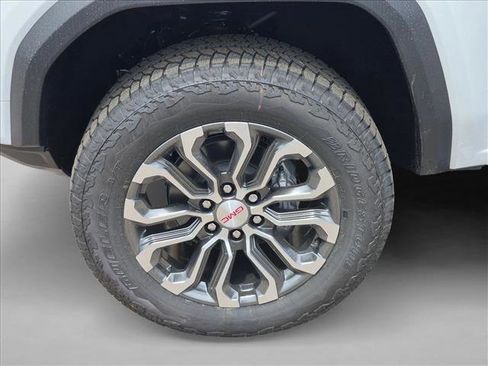 New 2026 GMC Canyon Denali AWD/4WD image 10