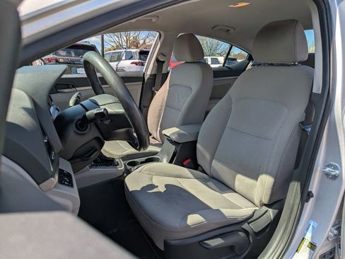 Used 2018 Hyundai Elantra SEL FWD image 22