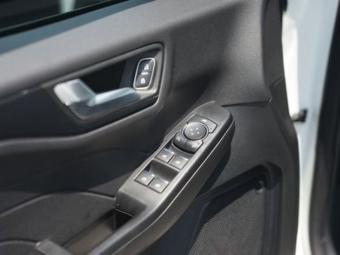 Used 2025 Ford Escape ST-Line w/ Tech Pack #1 FWD image 29