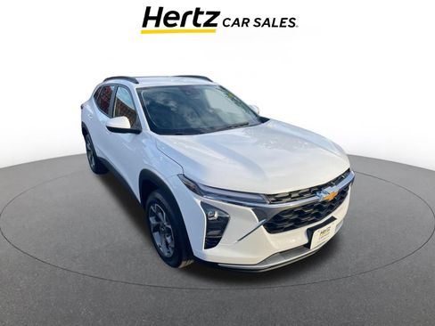 Used 2025 Chevrolet Trax LT w/ LT Convenience Package image 1