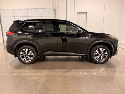 Used 2021 Nissan Rogue SV FWD image 4