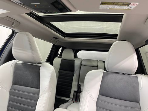 New 2025 Mitsubishi Outlander SE image 9