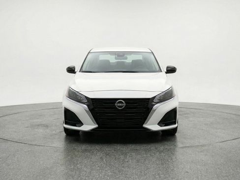 Used 2025 Nissan Altima 2.5 SV image 2