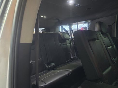 Used 2017 Cadillac Escalade ESV Premium Luxury image 23