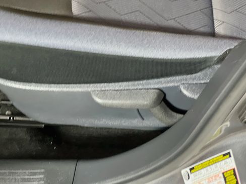 Used 2025 Nissan Versa SV FWD image 16