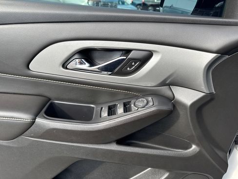 Used 2020 Chevrolet Traverse LS FWD image 11