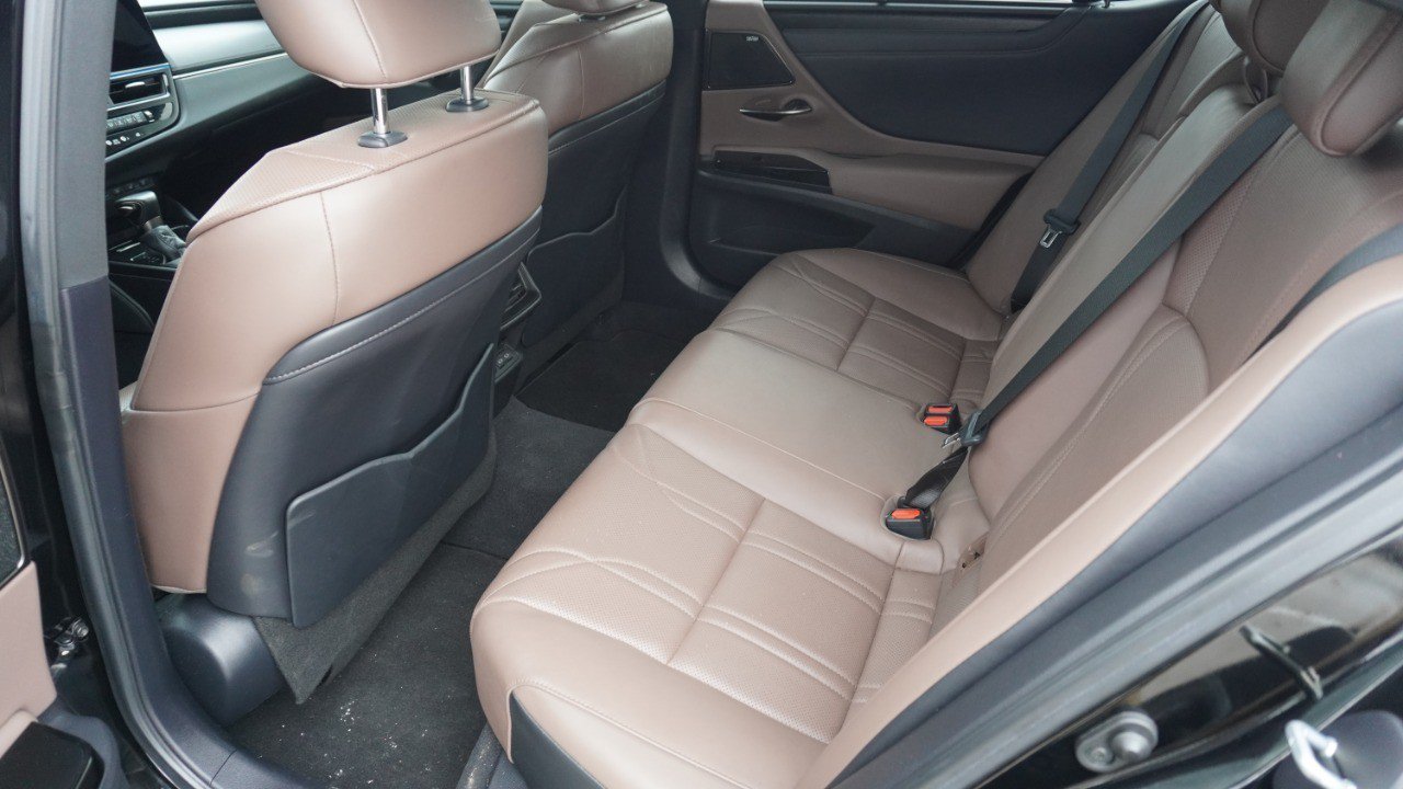 Used 2024 Lexus ES 350 Ultra Luxury w/ Accessory Package (Z2) FWD image 21