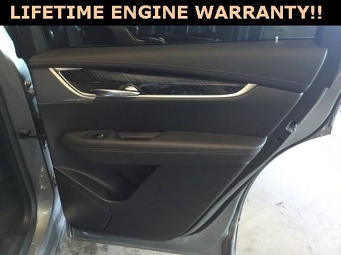 Used 2025 Cadillac XT6 Premium Luxury image 32