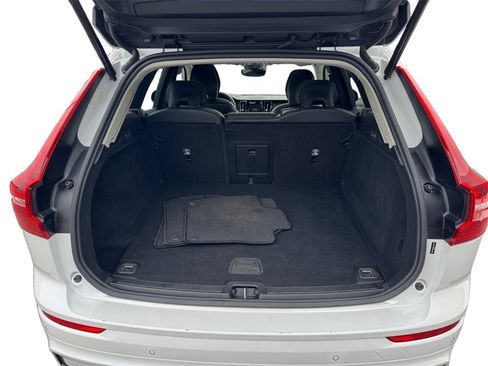 Certified 2025 Volvo XC60 B5 Core image 5