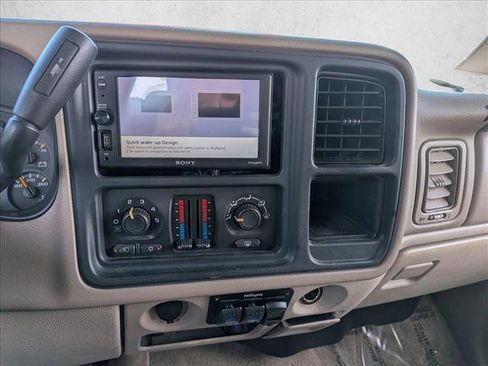 Used 2003 Chevrolet Suburban LS image 11