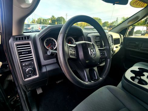 Used 2018 RAM 1500 Express w/ Express Value Package AWD/4WD image 25
