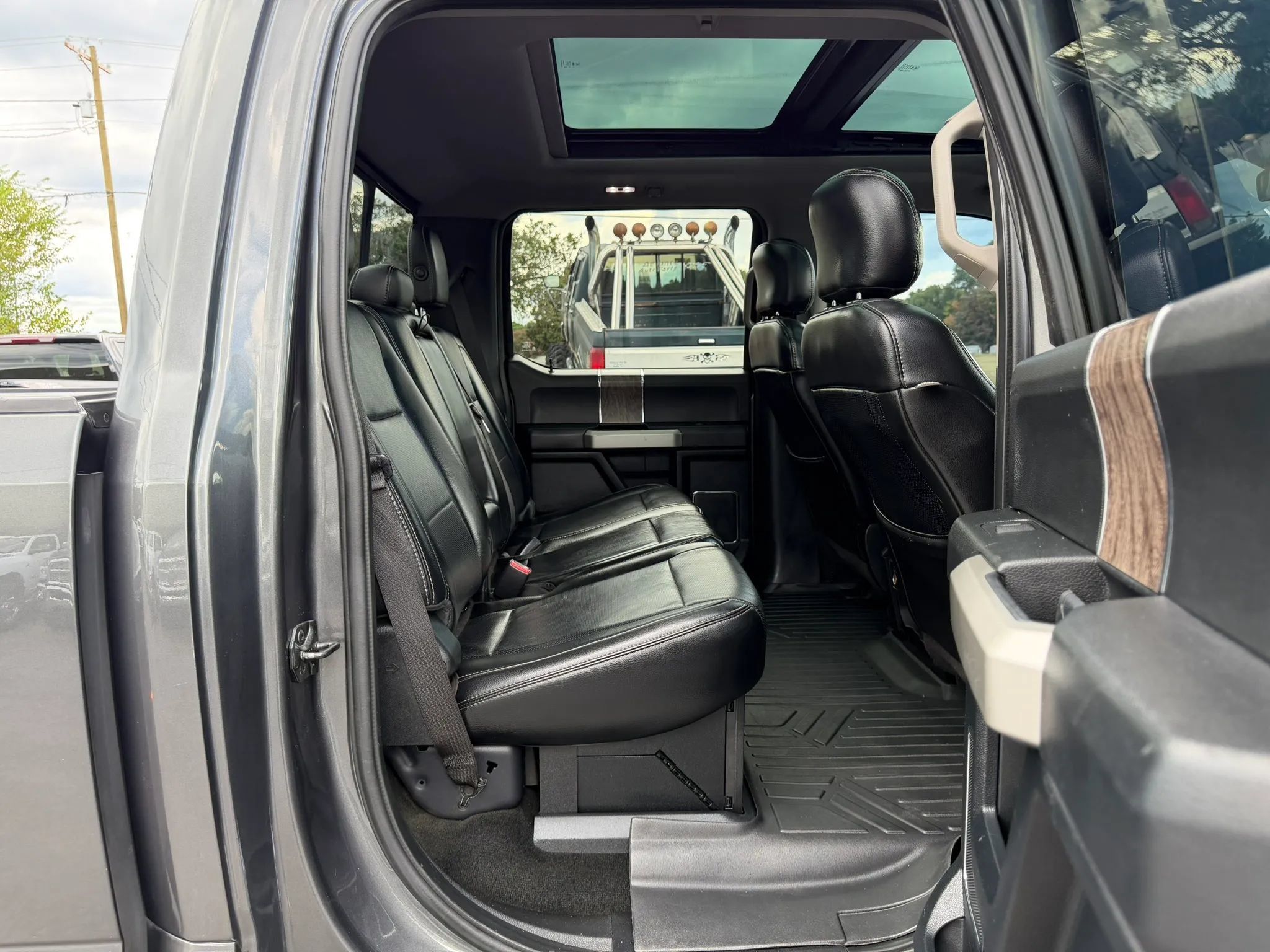 Used 2017 Ford F450 Lariat w/ Lariat Ultimate Package AWD/4WD image 30