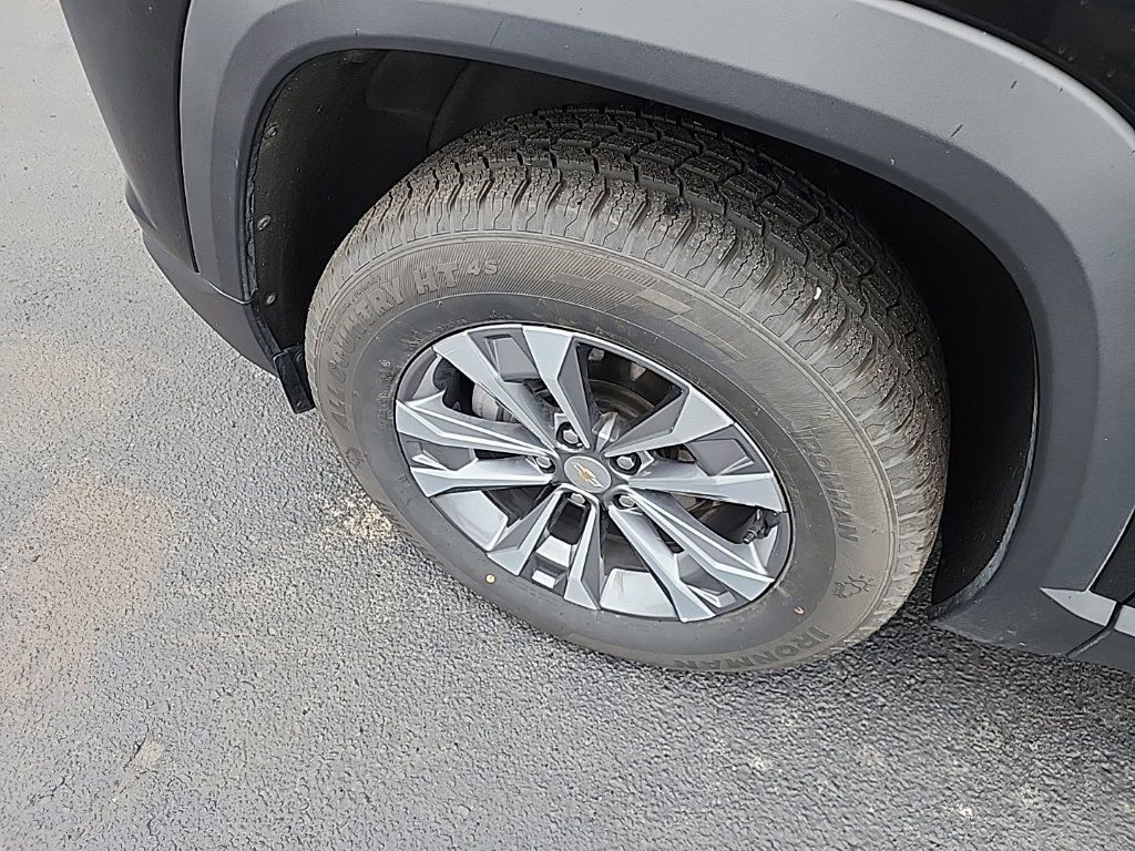 Used 2025 Chevrolet Equinox LT FWD image 5