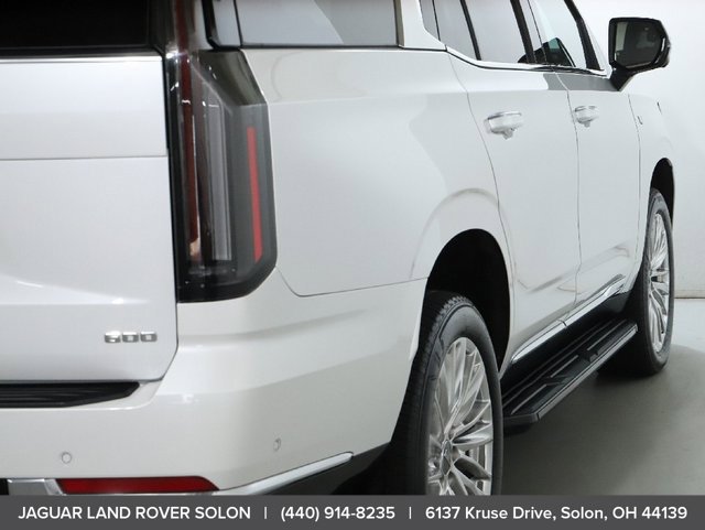 Used 2025 Cadillac Escalade Premium Luxury AWD/4WD image 8