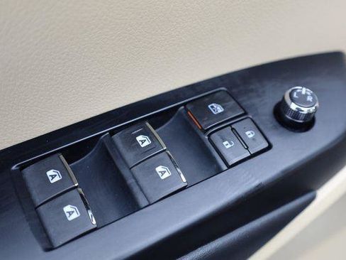 Used 2015 Toyota Highlander Limited w/ Driver Technology Package FWD image 35