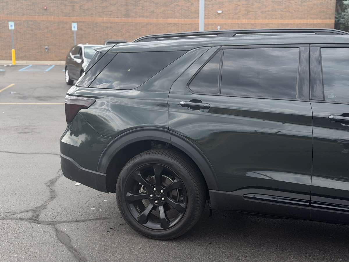 Used 2024 Ford Explorer ST-Line w/ Class IV Trailer Tow Package AWD/4WD image 5