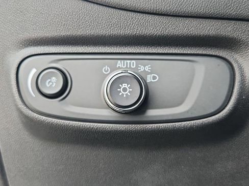 Used 2022 Chevrolet Equinox LS FWD image 17