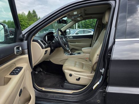 Used 2017 Jeep Grand Cherokee Limited AWD/4WD image 17