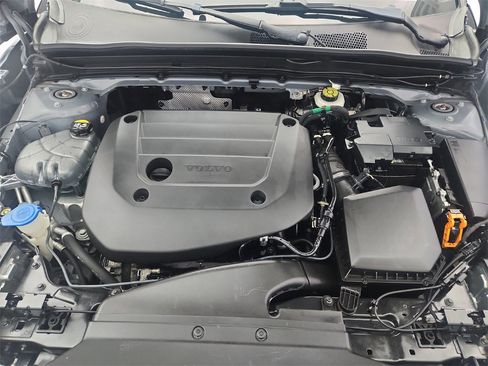 Used 2023 Volvo XC40 B5 Plus image 40