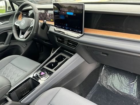New 2026 Volkswagen Tiguan SEL R-Line AWD/4WD image 10