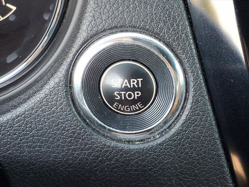 Used 2016 Nissan Rogue SV w/ SV Moonroof Package image 14