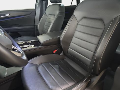 Used 2024 Volkswagen Atlas Cross Sport SEL R-Line AWD/4WD image 17