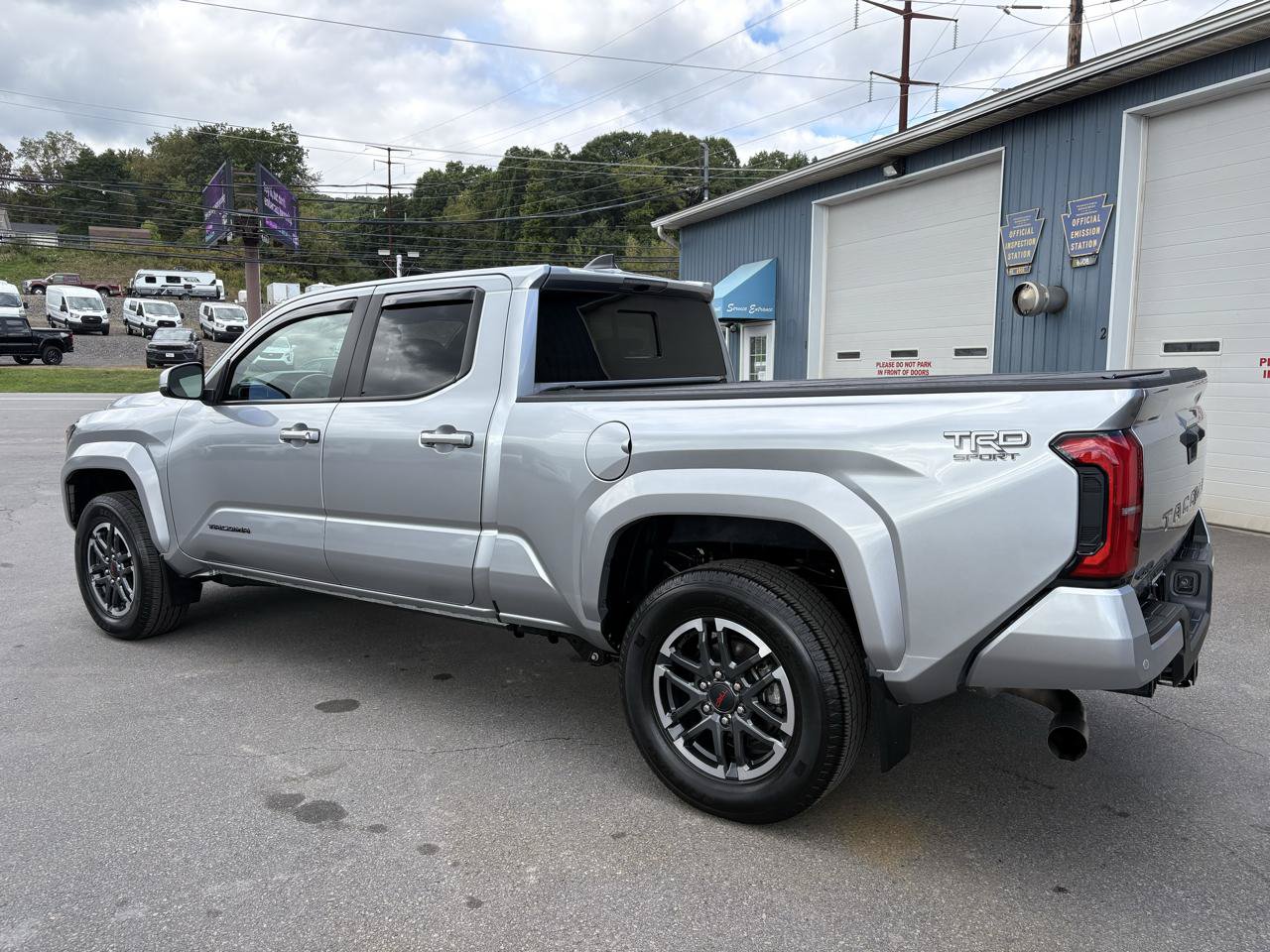 Used 2024 Toyota Tacoma TRD Sport w/ TRD Sport Upgrade Package AWD/4WD image 3