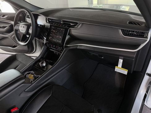 New 2025 Jeep Grand Cherokee L Altitude image 34