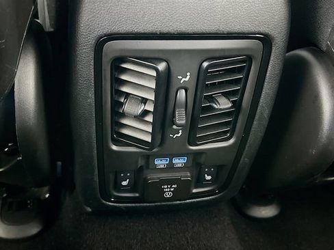 Used 2024 Dodge Durango GT RWD image 13