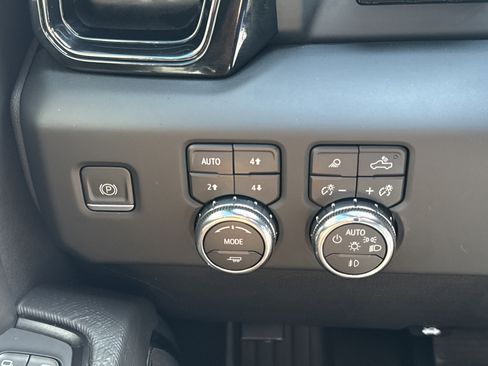 Used 2023 GMC Sierra 1500 AT4X image 22