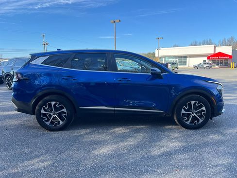 Used 2023 Kia Sportage EX image 7
