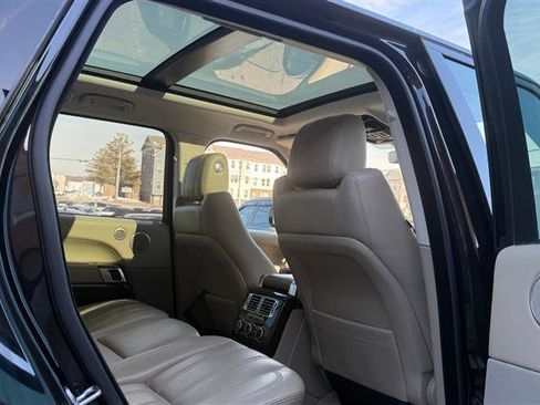 Used 2017 Land Rover Range Rover HSE image 14