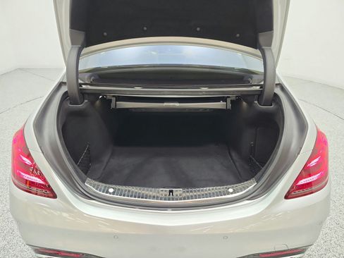 Used 2019 Mercedes-Benz S 560 Sedan image 19