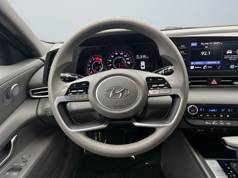 Used 2022 Hyundai Elantra SEL w/ Cargo Package image 12