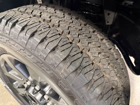 Used 2025 RAM 2500 Big Horn AWD/4WD image 3