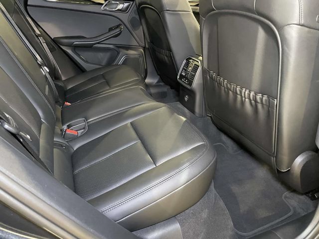 Certified 2025 Porsche Macan AWD/4WD image 21
