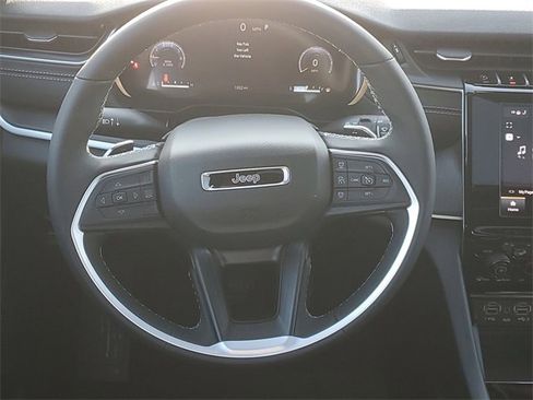 New 2025 Jeep Grand Cherokee L Altitude image 15