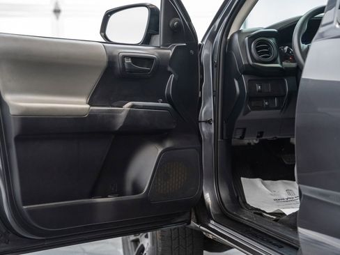 Used 2020 Toyota Tacoma SR AWD/4WD image 31