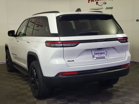 Used 2023 Jeep Grand Cherokee Altitude AWD/4WD image 4