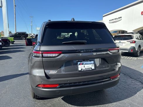 New 2025 Jeep Grand Cherokee Altitude image 8