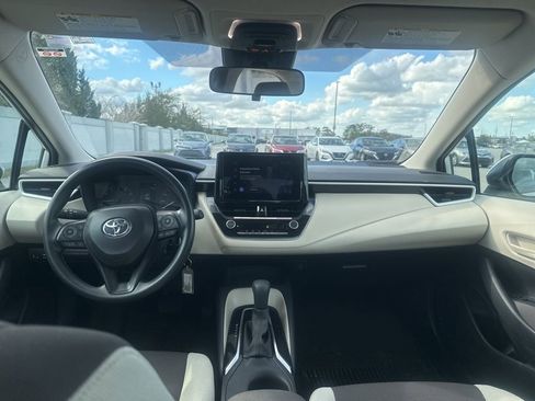 Used 2025 Toyota Corolla LE image 11