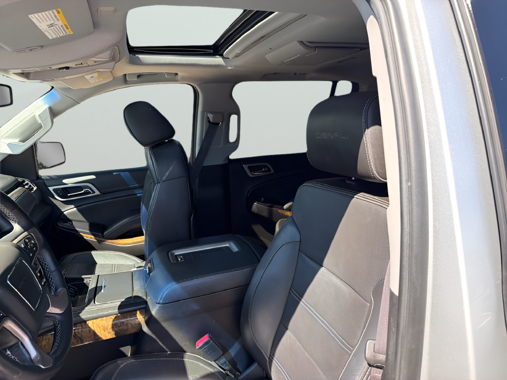 Used 2016 GMC Yukon XL Denali w/ Open Road Package RWD image 18