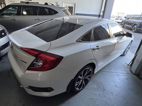 Used 2020 Honda Civic Touring image 3