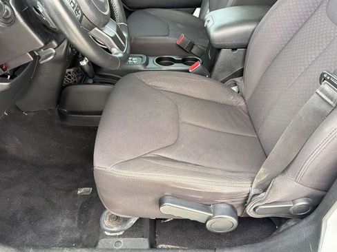 Used 2013 Jeep Wrangler Unlimited Sport image 11